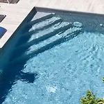 Apartment Maji - Historic With Pool & Parking, 100m From Ferry & Train *