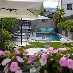 Maji - Historic With Pool & Parking, 100m From Ferry & Train *