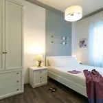 Maji - Historic With Pool & Parking, 100m From Ferry & Train *