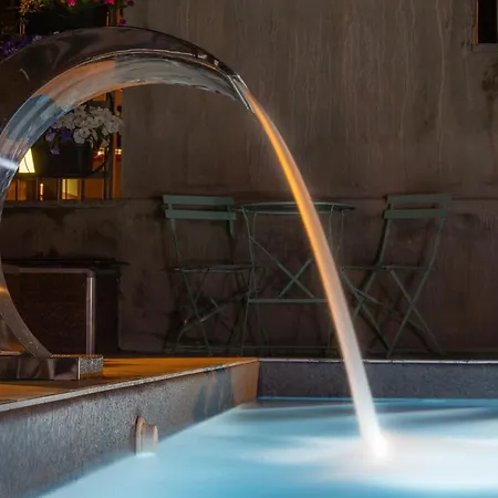 Appartement Maji - Historic With Pool & Parking, 100m From Ferry & Train *