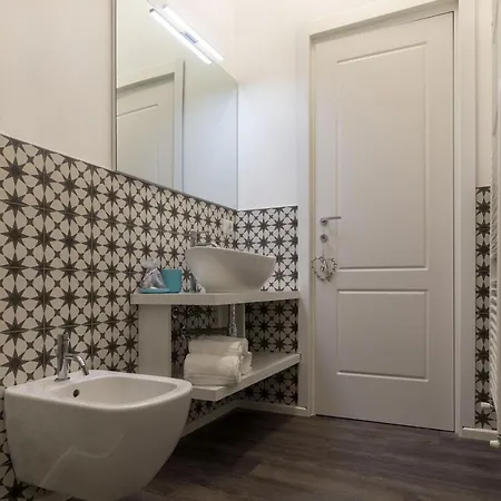 Maji - Historic With Pool & Parking, 100m From Ferry & Train Appartement *