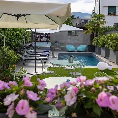 Maji - Historic With Pool & Parking, 100m From Ferry & Train *