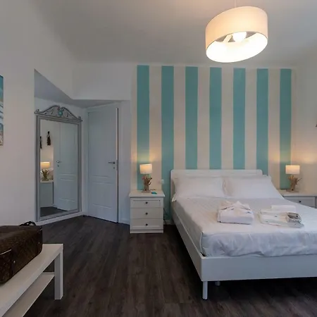 Maji - Historic With Pool & Parking, 100m From Ferry & Train *