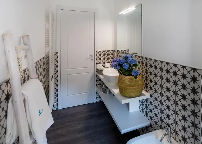 Maji - Historic With Pool & Parking, 100m From Ferry & Train * Mandello del Lario