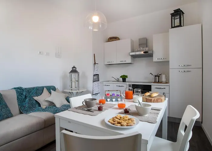 Maji - Historic With Pool & Parking, 100m From Ferry & Train Apartmán *