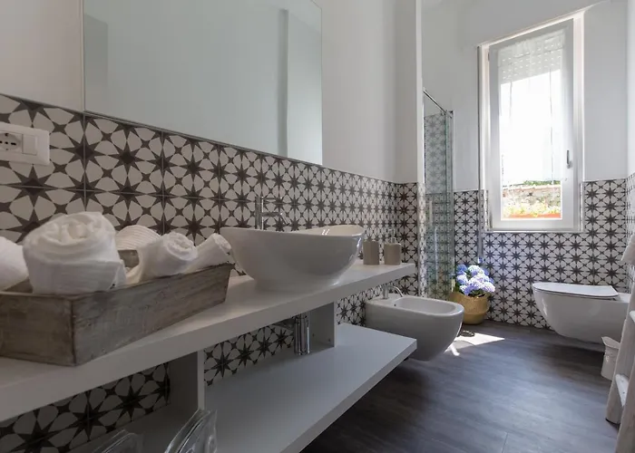 Maji - Historic With Pool & Parking, 100m From Ferry & Train Apartmán *