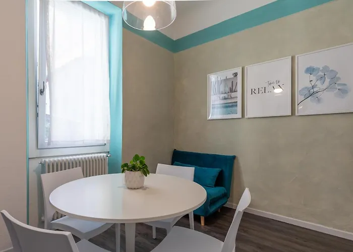 Maji - Historic With Pool & Parking, 100m From Ferry & Train