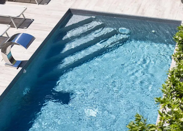 Apartmán Maji - Historic With Pool & Parking, 100m From Ferry & Train *