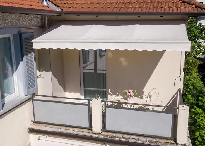 Maji - Historic With Pool & Parking, 100m From Ferry & Train