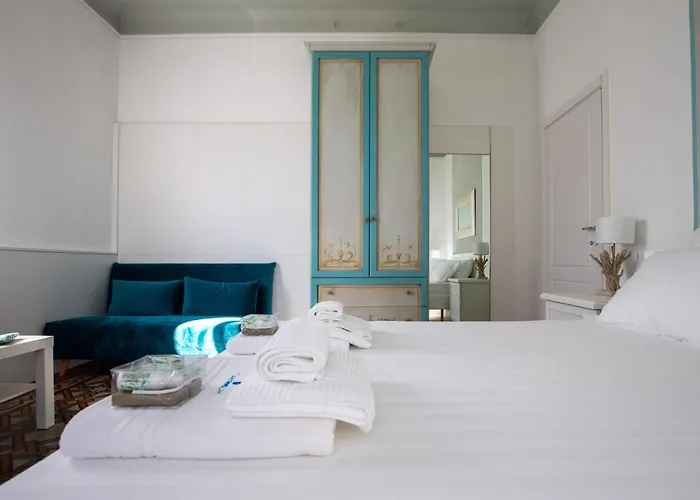 Apartmán Maji - Historic With Pool & Parking, 100m From Ferry & Train *