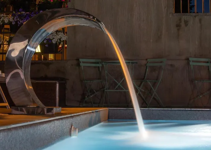 Apartmán Maji - Historic With Pool & Parking, 100m From Ferry & Train *