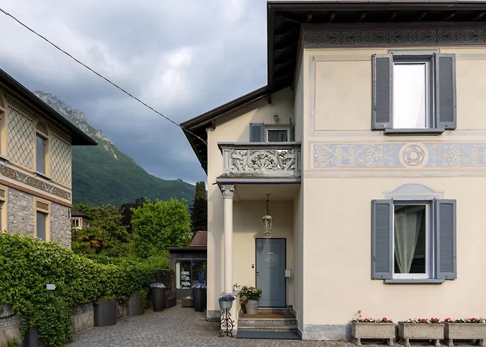 Apartmán Maji - Historic With Pool & Parking, 100m From Ferry & Train