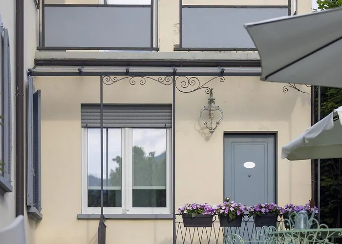 Maji - Historic With Pool & Parking, 100m From Ferry & Train *