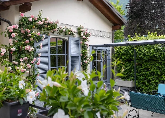 Maji - Historic With Pool & Parking, 100m From Ferry & Train