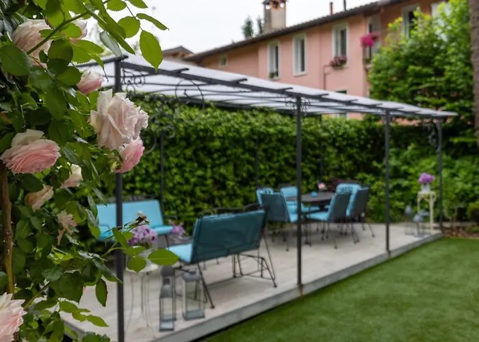Apartmán Maji - Historic With Pool & Parking, 100m From Ferry & Train