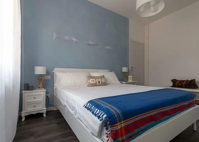 Maji - Historic With Pool & Parking, 100m From Ferry & Train *