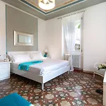 Maji - Historic With Pool & Parking, 100m From Ferry & Train Апартаменты