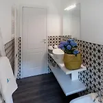 Maji - Historic With Pool & Parking, 100m From Ferry & Train * Манделло-дель-Ларио