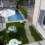 Maji - Historic With Pool & Parking, 100m From Ferry & Train Apartment