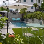 Apartment Maji - Historic With Pool & Parking, 100m From Ferry & Train *