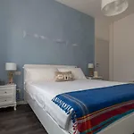 Maji - Historic With Pool & Parking, 100m From Ferry & Train *