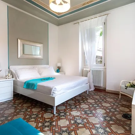 Maji - Historic With Pool & Parking, 100m From Ferry & Train Apartment