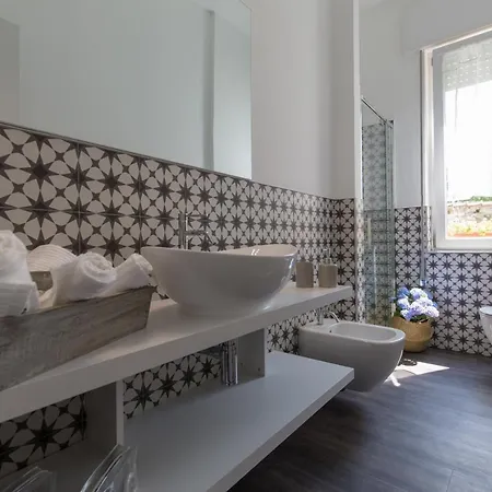 Maji - Historic With Pool & Parking, 100m From Ferry & Train Apartmán *