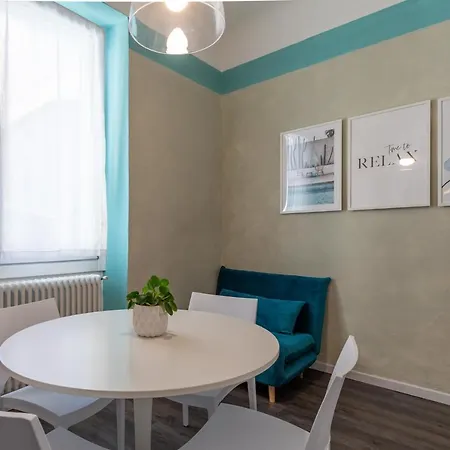 Maji - Historic With Pool & Parking, 100m From Ferry & Train