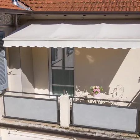 Maji - Historic With Pool & Parking, 100m From Ferry & Train