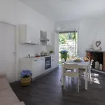 Apartman Maji - Historic With Pool & Parking, 100m From Ferry & Train *