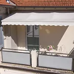 Maji - Historic With Pool & Parking, 100m From Ferry & Train